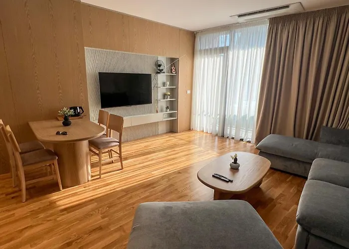 Lakeside Dream * تيرانا